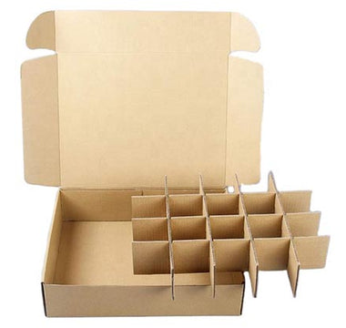 scatole con divisori di cartone